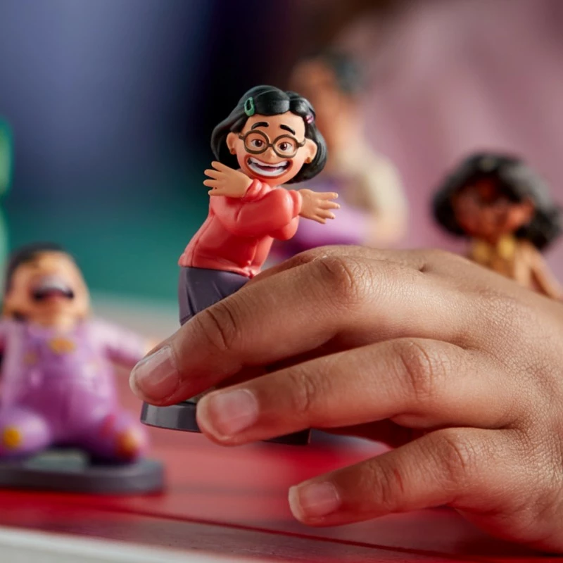 Turning Red Deluxe Figurine Playset - Image 3